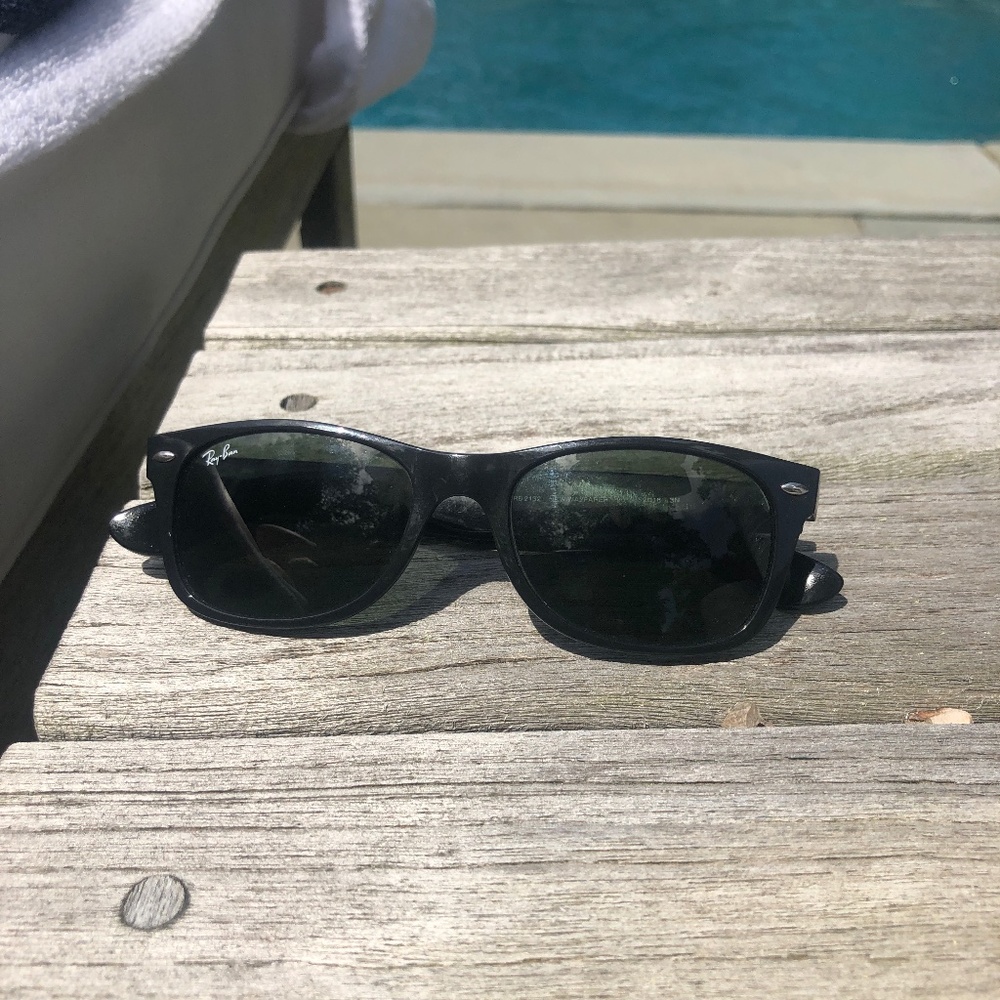 Ray-Ban the wayfarer Sunglasses and Case